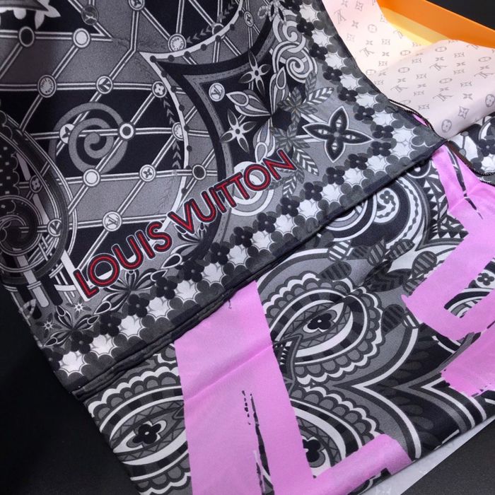 Louis Vuitton Scarf LVS00138